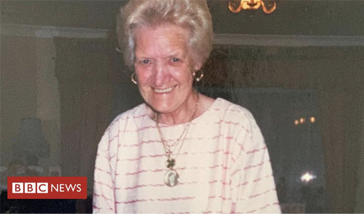 Bow crane collapse family 'treated disgracefully' - BBC News